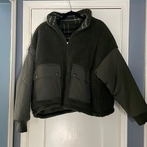 NWOT American Eagle reversible puffer/bomber jacket in size MEDIUM